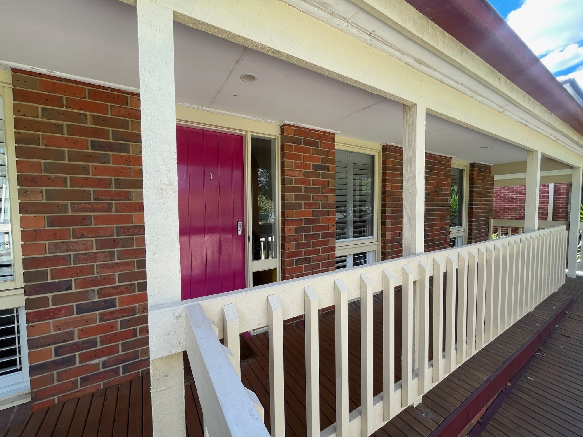 Race Course Apartments 0397302233